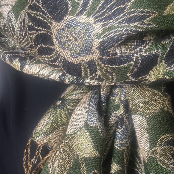 Green Pashmina Scarf - Picture 3 of 5